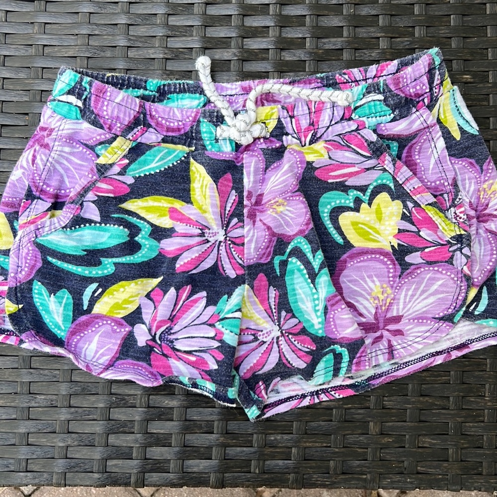 Girls Gymboree floral shorts size medium (7-8)